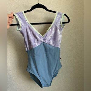 SOLD: Yumiko Elli | V-Angelic T-Patagonia T-Pistachio | Adult Medium